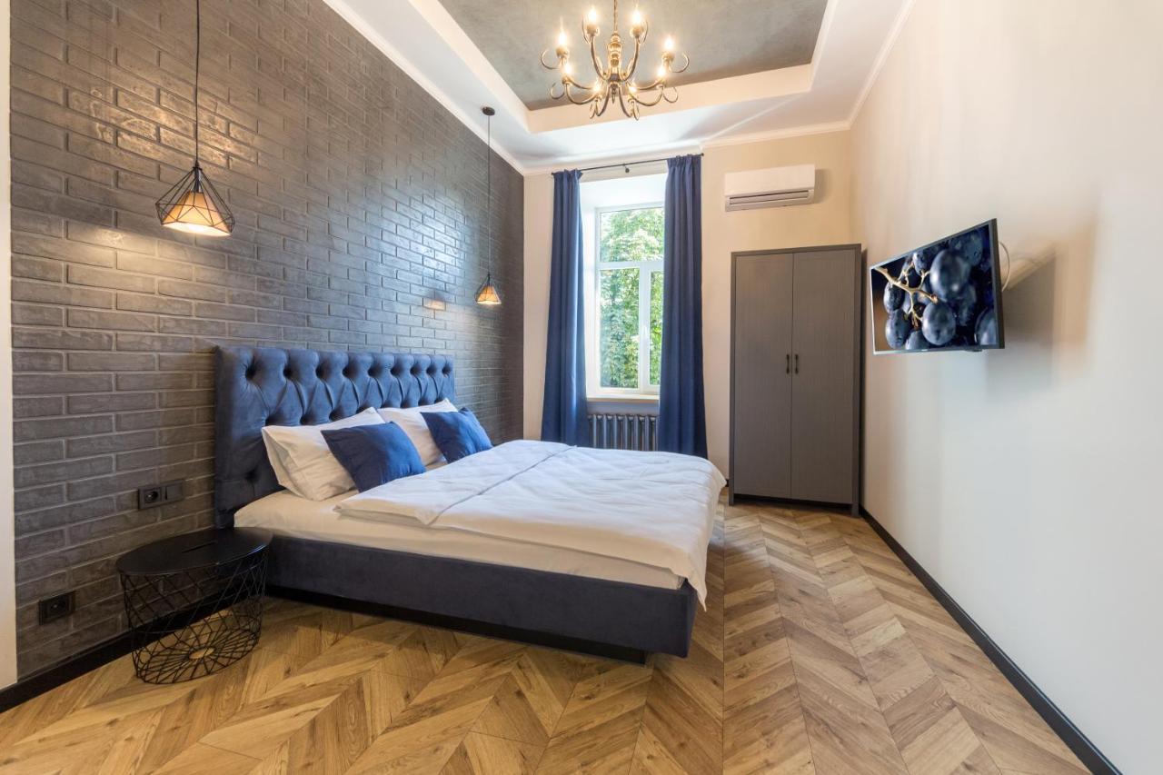 Secret Apartments Kyiv Exterior photo