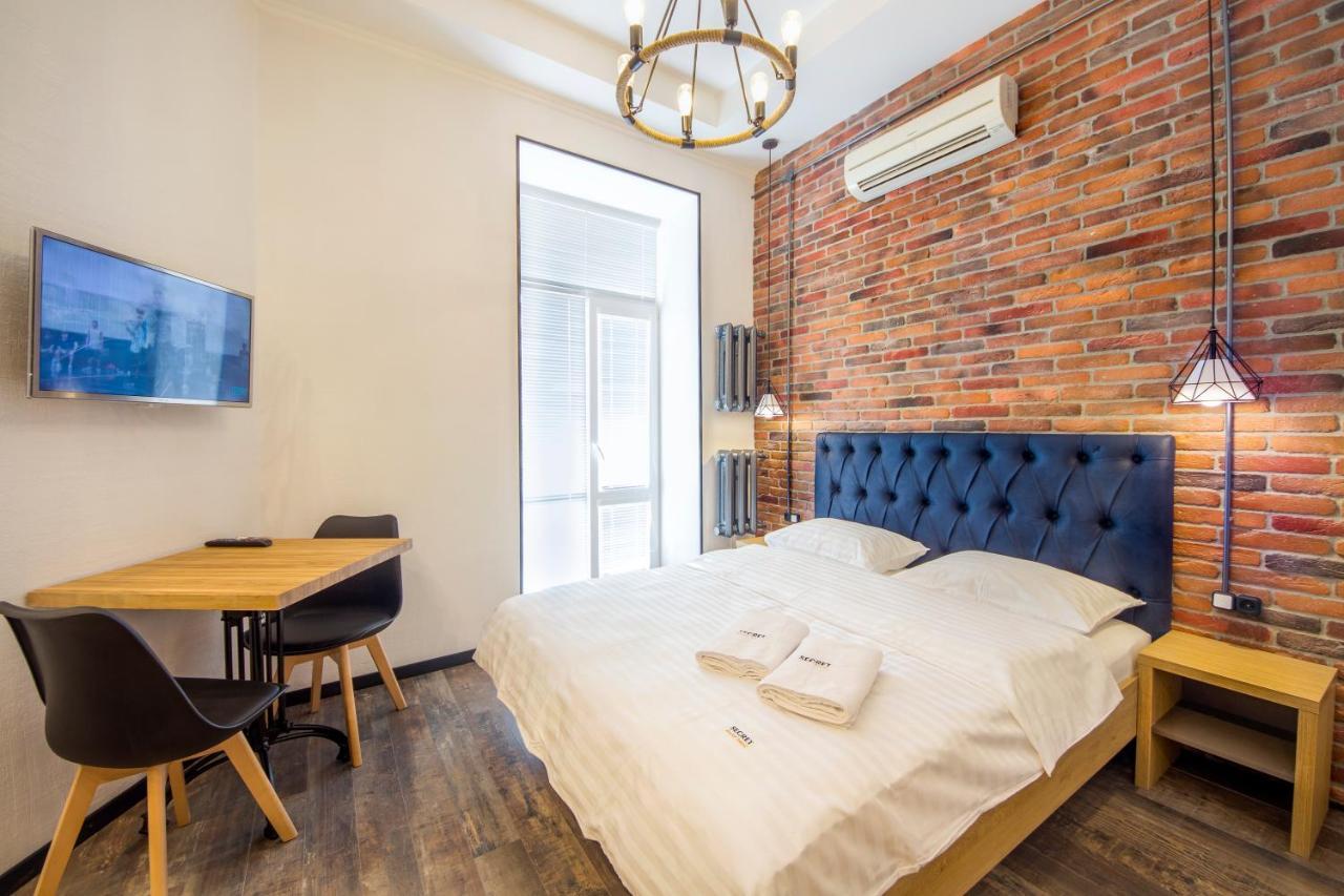 Secret Apartments Kyiv Exterior photo